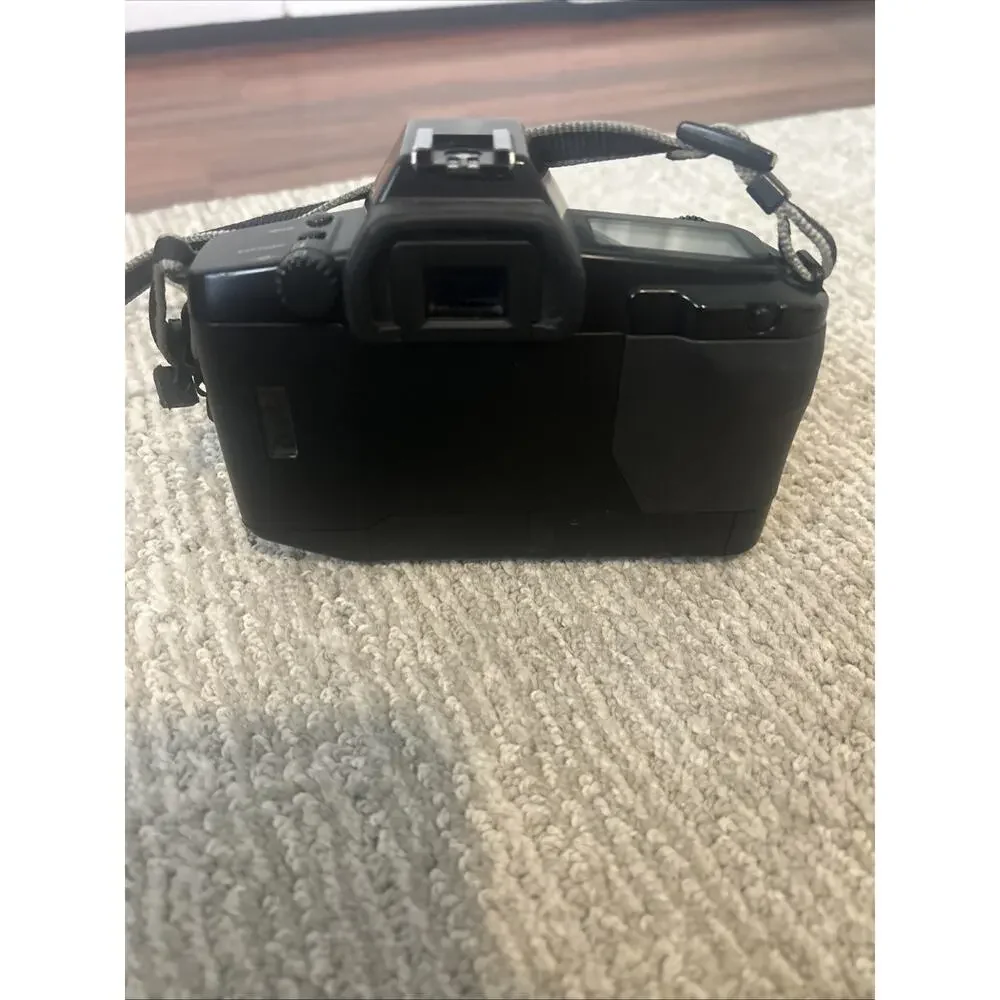 Canon EOS 650 35mm SLR Film Camera Body Only TESTED Works Needs Battery